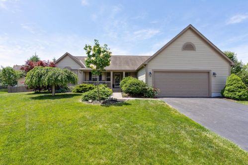 7800 Narrow Leaf Ct, Blacklick, OH 43004-6047