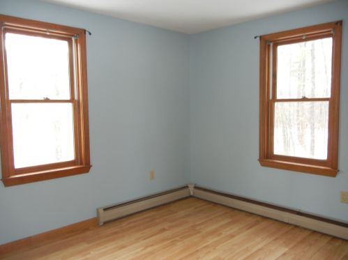 64 Old Chester Rd, Derry NH 03038-4014 exterior