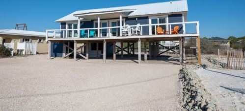 949 Gorrie Dr, Saint George Island, FL 32328-3007