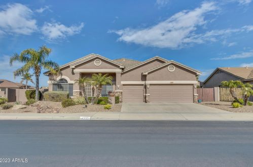 10830 Dover St, Mesa, AZ 85207-2239
