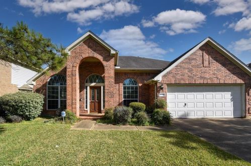 11305 Windy Dawn Dr, Pearland, TX 77584-8216