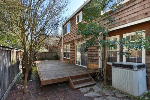2653 Lago Oaks Dr, Santa Rosa, CA 95405-9100