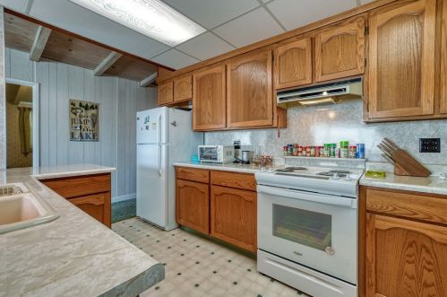 435 Esplanade St, Lakeport CA  95453-5305 exterior