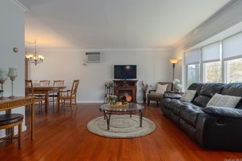 139 Hilburn Rd, Scarsdale NY  10583-6117 exterior