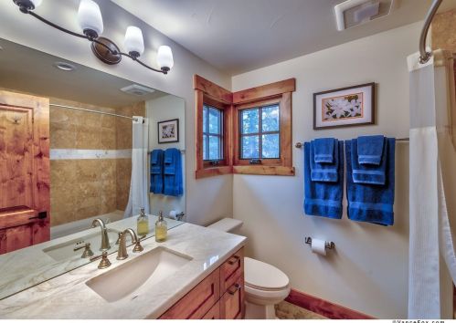 11082 Meek Ct, Truckee CA  96161-2979 exterior