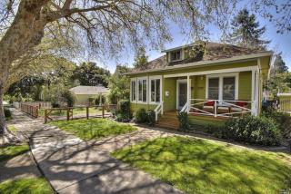 529 Upham St, Petaluma, CA 94952-2652