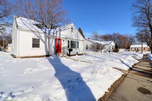 1240 Marian Ln, Green Bay WI  54304-2338 exterior