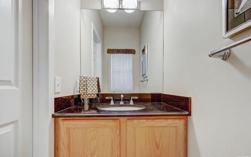 127 Cinnamon Ct, Huntington Station NY  11747-8711 exterior