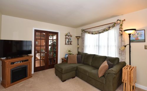 10405 Hampton Ave, Milwaukee, WI 53225-4013
