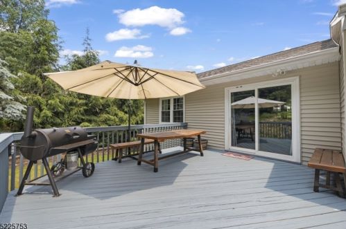 90 Sun Vly Way, Greystone Park NJ 07950-1913 exterior