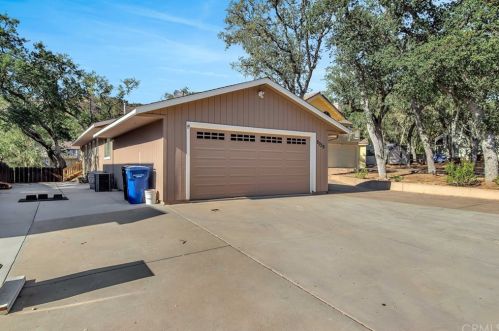 8039 Ready Rd, Lake Nacimiento, CA 93426-9618