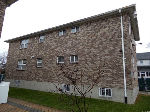 8318 Homelawn St, Jamaica, NY 11432-2150