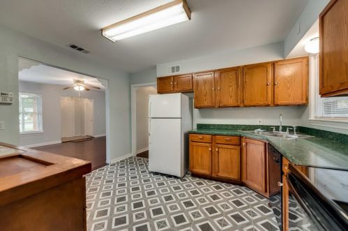 615 Belt Line Rd, Richardson TX  75080-5851 exterior