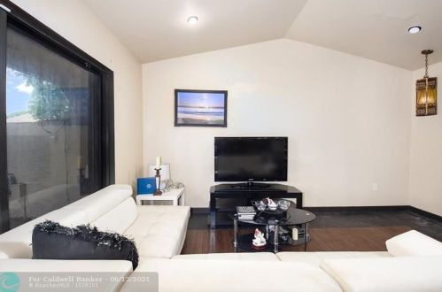 9850 15th Ct, Hollywood, FL 33024-4471