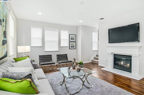 7056 Mariposa Ln, Pleasanton CA  94568-2569 exterior