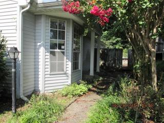 923 Patio Dr, Nashville, TN 37214-3935