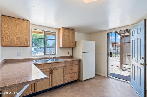 902 Prince Rd, Tucson AZ 85705-3028 exterior