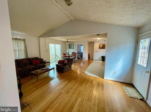 249 Meadow View Dr, Lost City, WV 26810-8468