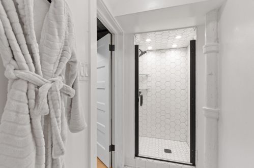 4108 Lk Dr, Milwaukee WI 53211-1719 exterior