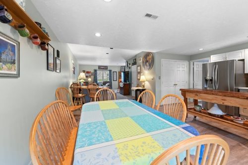 37 Elena Ave, New Kensington PA  15068-9749 exterior