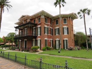 2328 Broadway St, Galveston TX  77550-4642 exterior