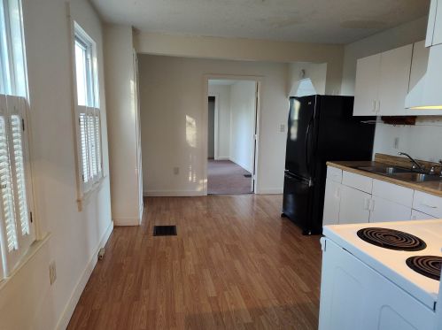 1273 1 Nh Tpke, Northwood NH  03261-3408 exterior