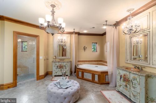 608 Kentland Dr, Great Falls VA  22066-1030 exterior