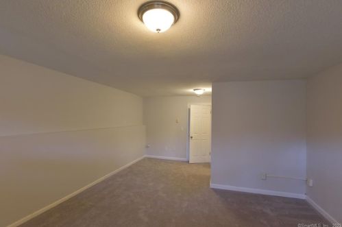 528 Shennecossett Rd, Groton CT  06340-5237 exterior