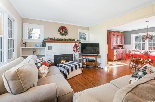 34 Twin Cedar Ln, Northport NY  11768-2232 exterior