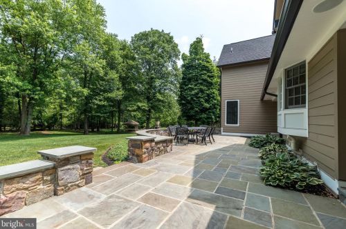 10 Devonshires Ct, Blue Bell PA  19422-2560 exterior