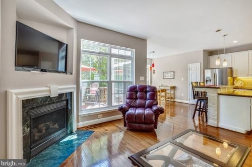 7328 Hampton Manor Pl, Springfield VA 22150-4921 exterior