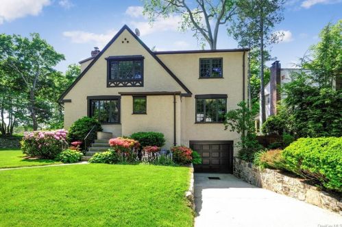 8 Parkway, Mount Vernon NY  10552-1219 exterior