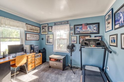 661 East Dr, North Lindenhurst NY  11757-3106 exterior