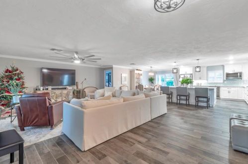 4592 40 St, Saint Petersburg FL  33714-2220 exterior