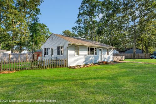 717 Pasadena Dr, Lacey, NJ 08731-4901