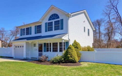 2 Lakeview Ave, West Islip, NY 11795-4123
