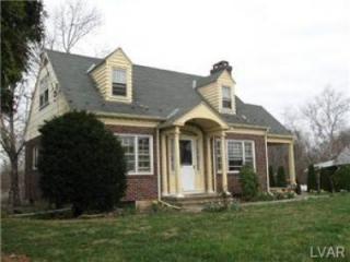 3962 Chestnut St, Emmaus, PA 18049-1803