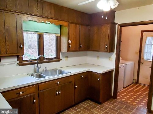 65 Ream Rd, Ephrata PA  17522-9792 exterior