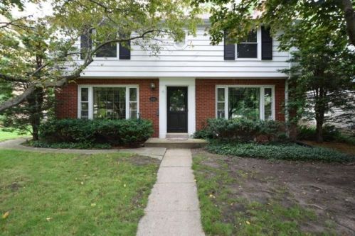 2110 Swan Blvd, Milwaukee, WI 53226-2644