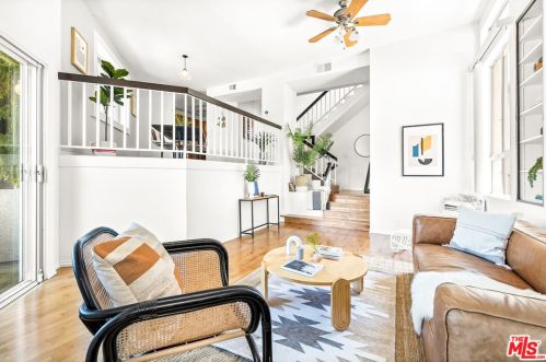 10911 Bluffside Dr, North Hollywood, CA 91604-4401