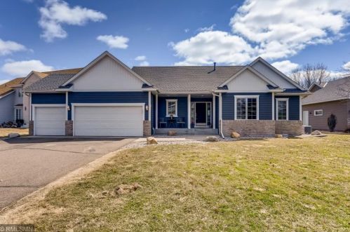 2292 Quail Creek Pkwy, Minneapolis, MN 55449-3902