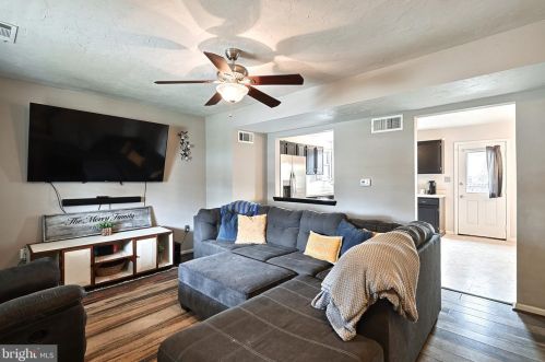 125 Edward St, Hanover PA  17331-2728 exterior