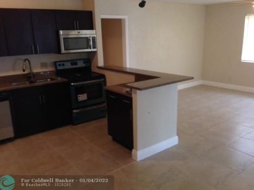 290 9th St, Dania Beach FL  33004-4439 exterior