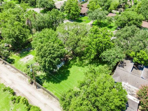 217 13th Ave, Texas City, TX 77590-6222