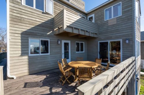 85 Oak Beach Rd, Babylon, NY