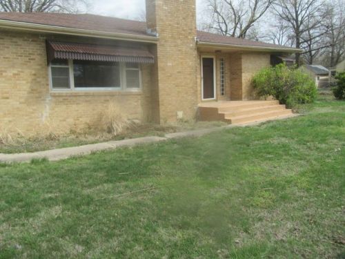 707 Overlook Dr, Angola, KS 67337-2542