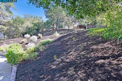 4 Loma Vista Dr, Orinda CA  94563-2213 exterior