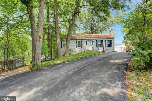 28 Treetop Trl, Charnita, PA 17320-8237