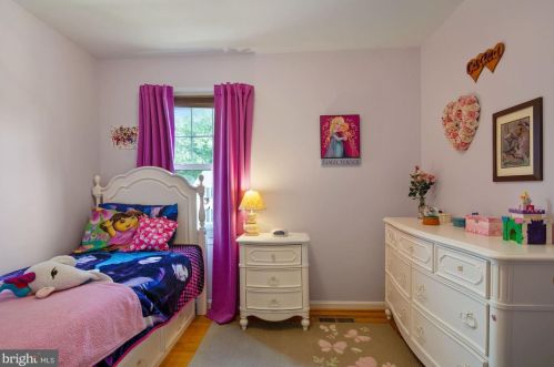 9514 Wallingford Dr, Springfield VA 22015-1738 exterior