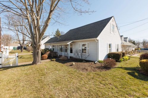 2197 Hortense Ave, Seaford, NY 11783-2624